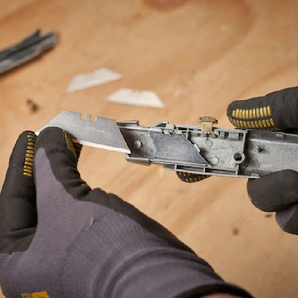 stanley-99e-classic-retractable-blade-utility-knife-1
